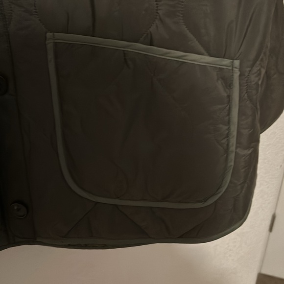 Old Navy quilted jacket, camo/olive green, NWT, XL - Picture 2 of 5